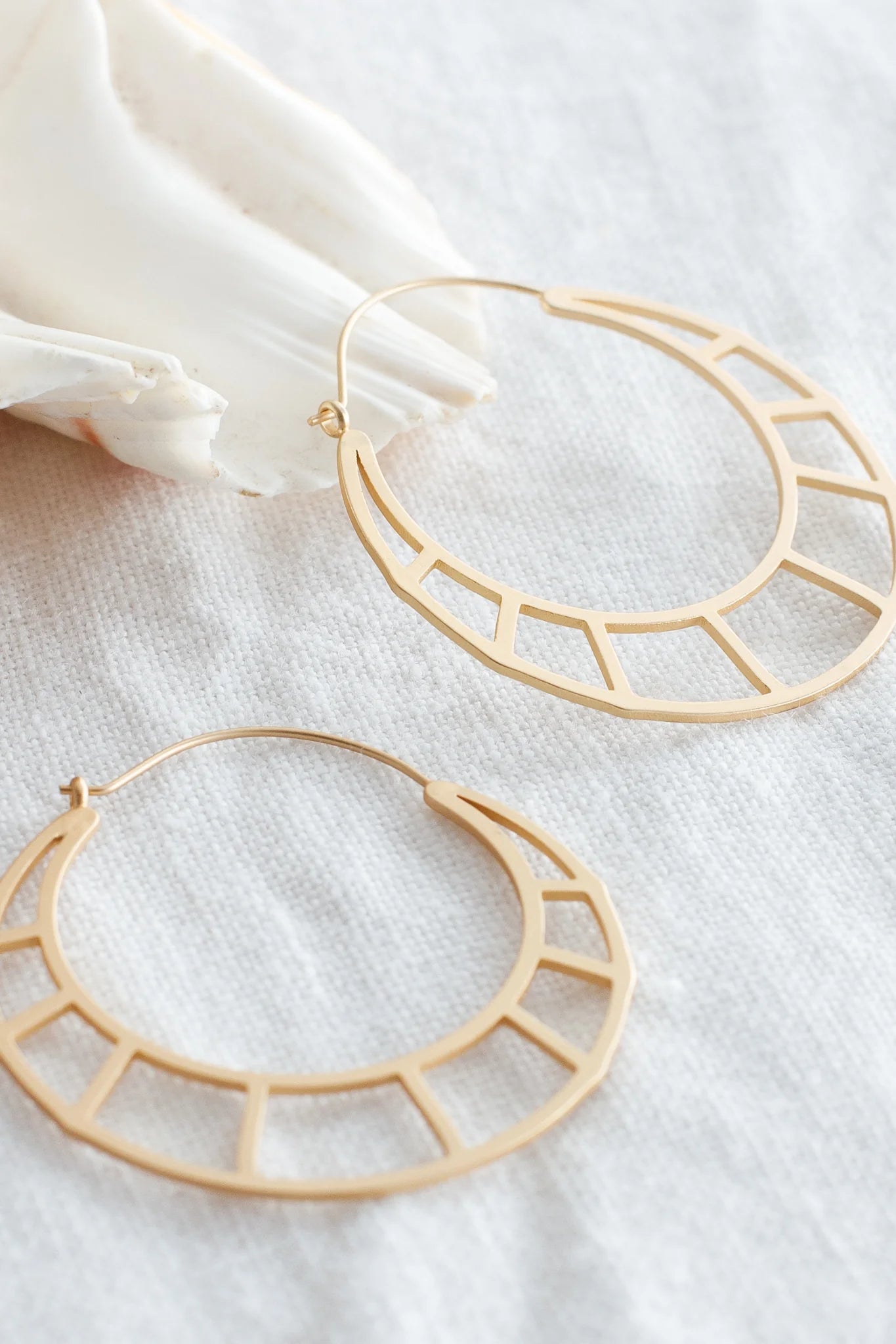Dinah Hoop Earrings Gold