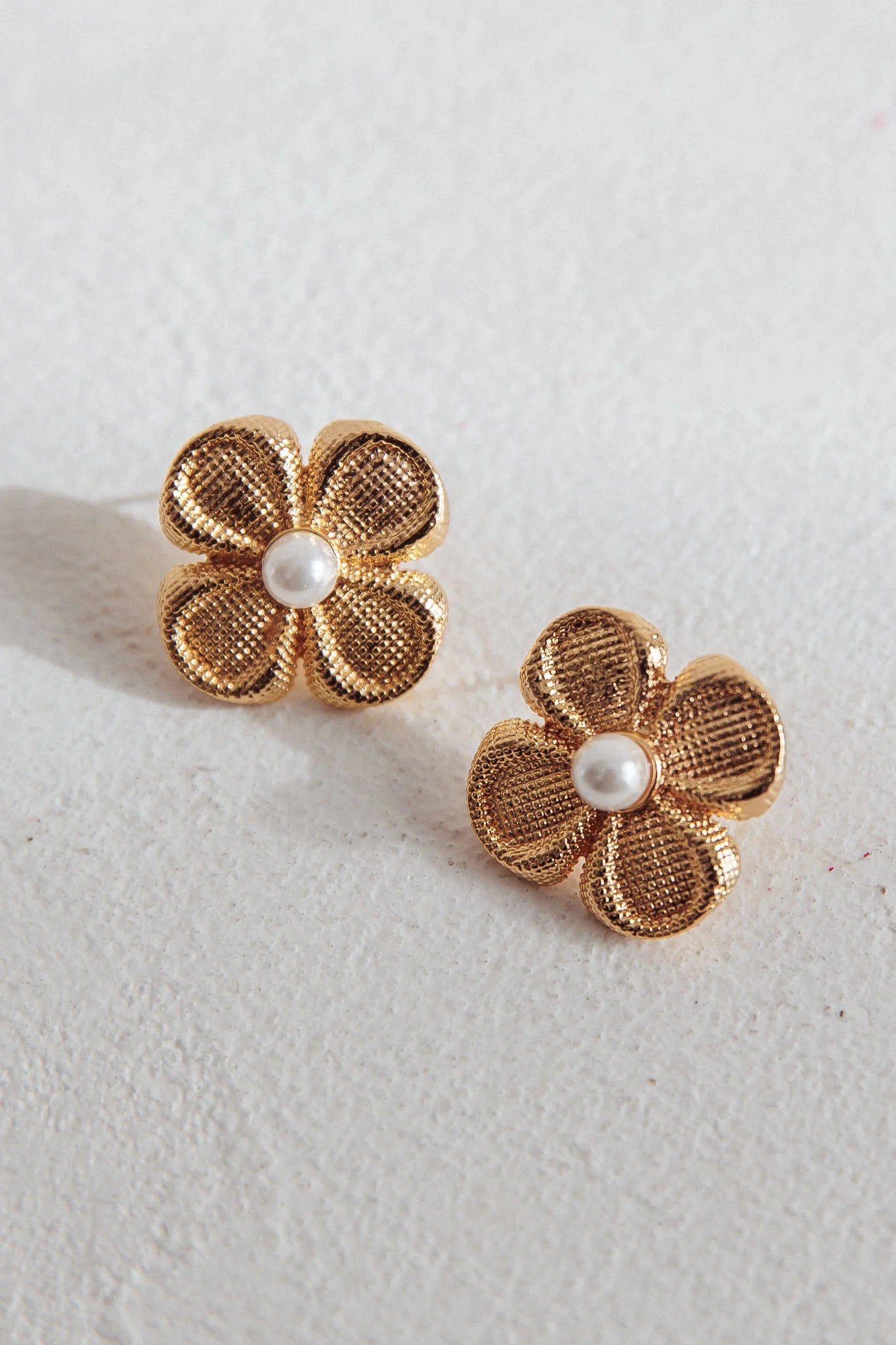 Flower Power Pearl Earrings Gold