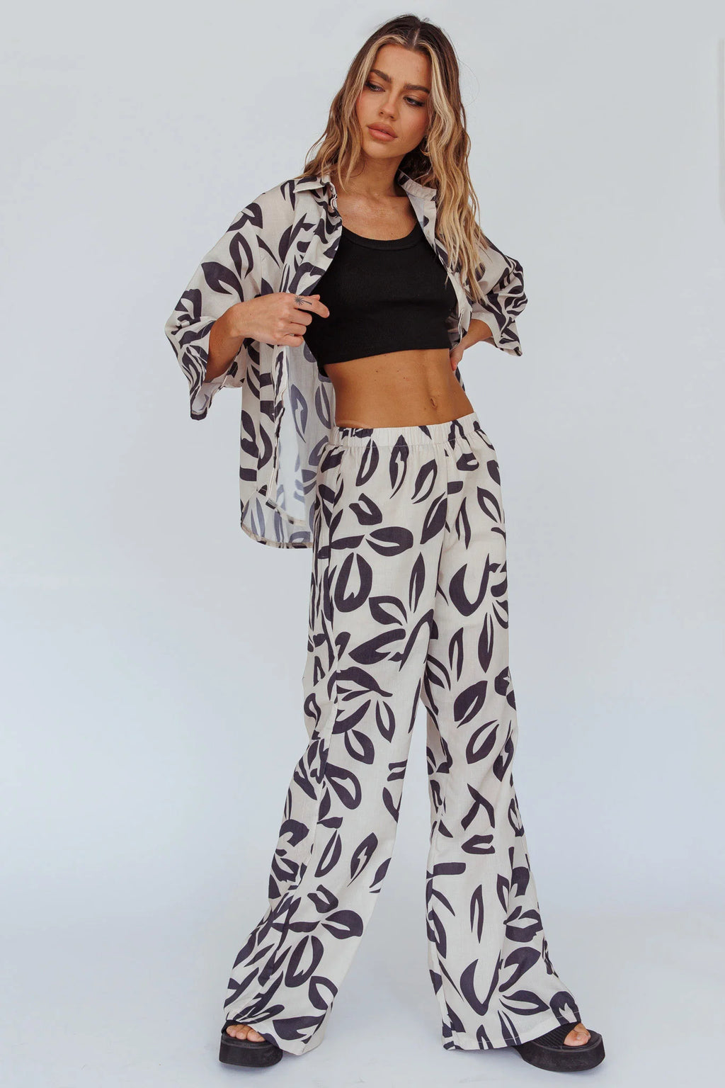 Just A Hunch Pants Leaf Print Beige