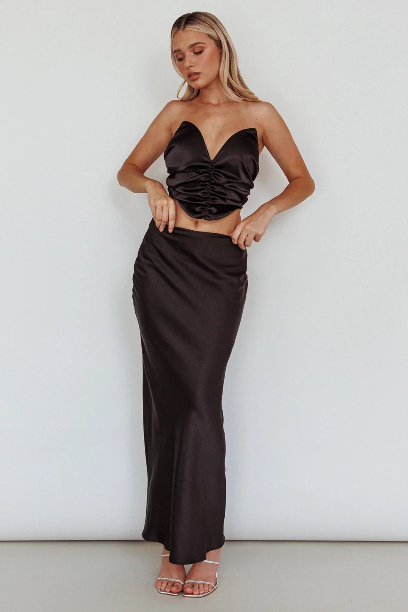 Mieke Pointed Sweetheart Neckline Crop Top Black
